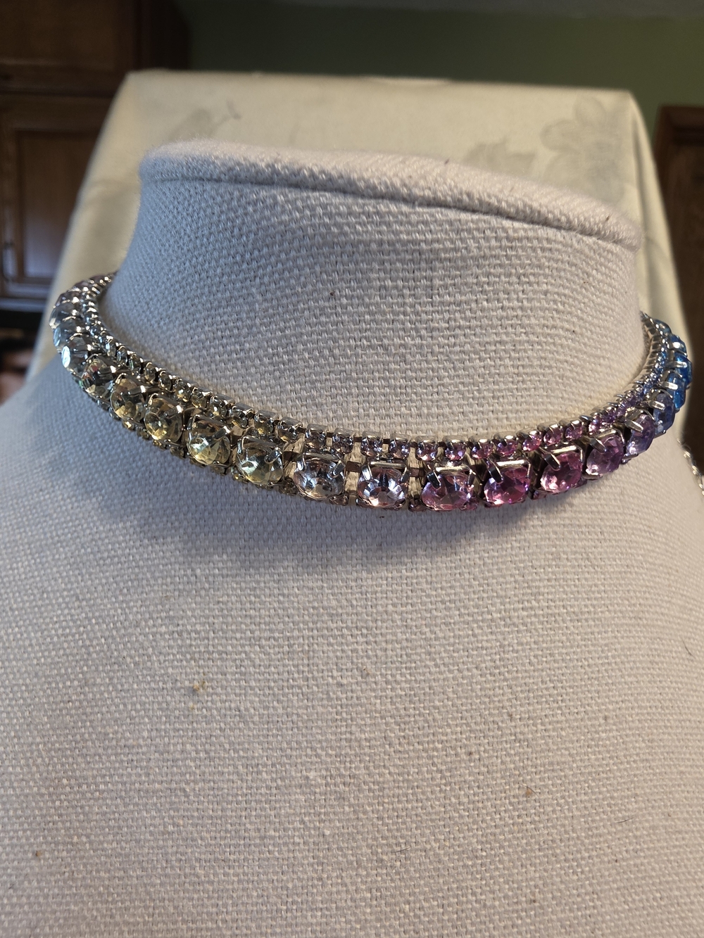 #1425. Multicolor Rhinestone Gradient Choker Necklace & Earring Set